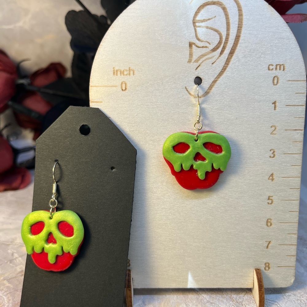 Poison apple Earrings - Picture 2 of 2